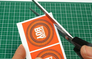 Ökobuttons aus Pappe basteln Schritt 2