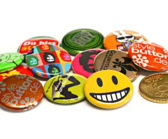 viele 25 mm Buttons: Standard, Metallic, Neon