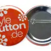 Buttons 56 mm mit Sicherheitsnadel