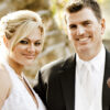 Brautpaar mit Hochzeit Button Wooden Heart