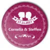 Hochzeits-Buttons Nr. 47 mit Brautpaar Silhouette, Datum und Name