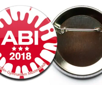 Abi Button 2 Sicherheitsnadel scaled Abi-Button #2 roter Tintenklecks