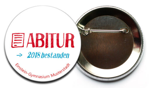 Abi Button 4 mit Sicherheitsnadel und Aufdruck des Gymnasiums