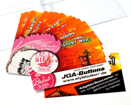 Achtung Action! Unser JGA-Spiel besteht aus Kärtchen mit Aufgaben für einen spannenden Junggesellinnenabschied