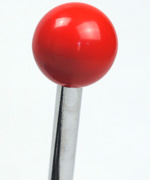 der runde Knauf des Hebels der Papierstanze liegt gut in der Hand