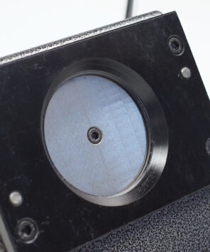 die konkav geschliffenen Messer der Papierstanze sind sehr langlebig