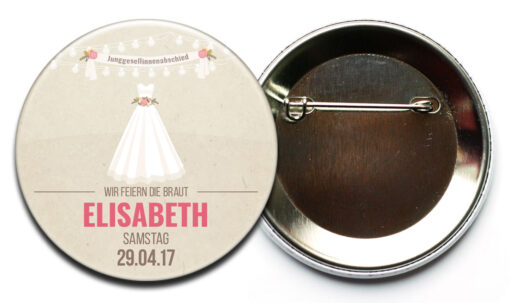 rückseitige Sicherheitsnadel des JGA-Buttons Nr. 20 mit einem Brautkleid und einer Girlande