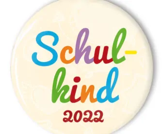 Schulkind 2022 Button zum Schulanfang bunte Buchstaben
