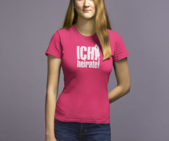 Frau mit T-Shirt für JGA in fuchsia