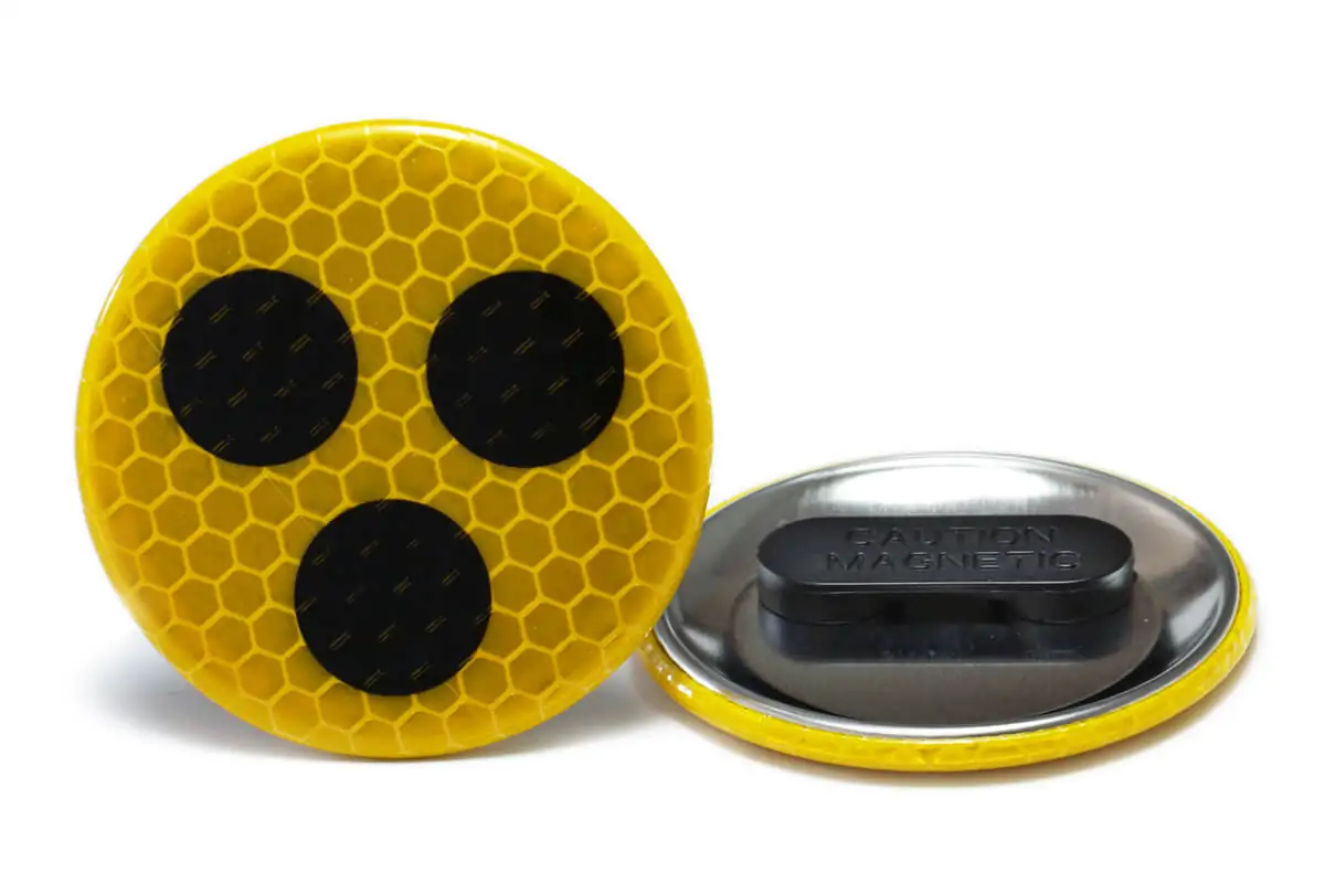 Blindenbutton reflektierend 56 mm mit Magnetverschluss