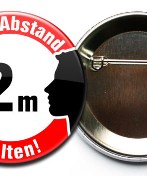 Bitte Abstand halten Button mit Sicherheitsnadel