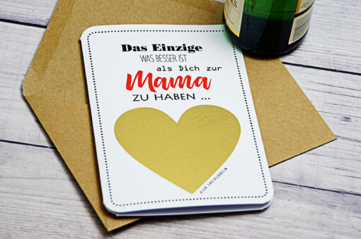 Die RUbbelkarte für die zukünftige Oma hat ein großes, goldenes Rubbelherz.