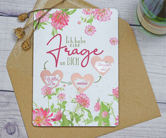 sommerlich floral gestaltete Rubbelkarte mit 3 kleinen, rosegoldenen Herzen 