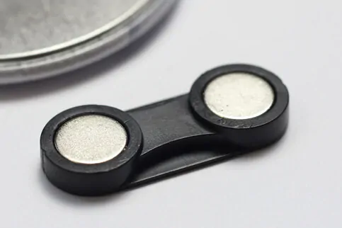 Magnetverschluss für die Befestigung von Buttons