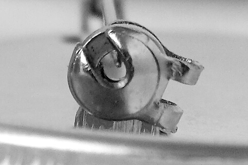 Sicherheitsnadel mit Drehverschluss / Schloss (Drehriegel)