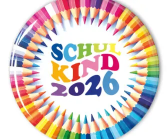 Bunter Schulkind-Button mit Regenbogen-Schriftzug und Stiftmotiv