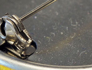 Der Sicherheitsverschluss schützt zuverlässig vorm Verlust - ein drehbarer Verschluss verhindert das unbeabsichtigte Öffnen.